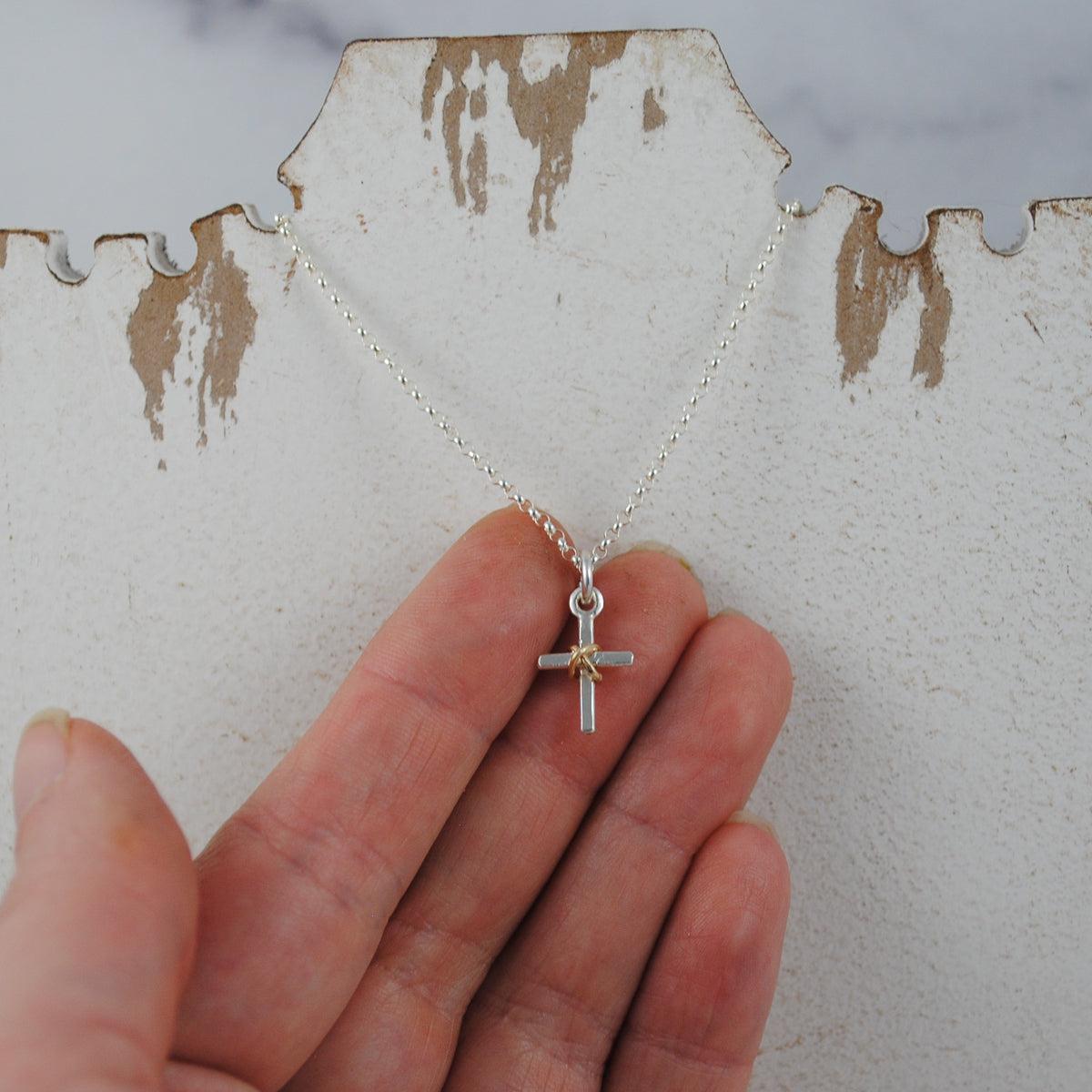Acheter Religieuse ligne: Breloque croix 7 x 14mm argent 925 plaqué or Acheter Religieuse ligne: Breloque croix 7 x 14mm argent 925 plaqué or