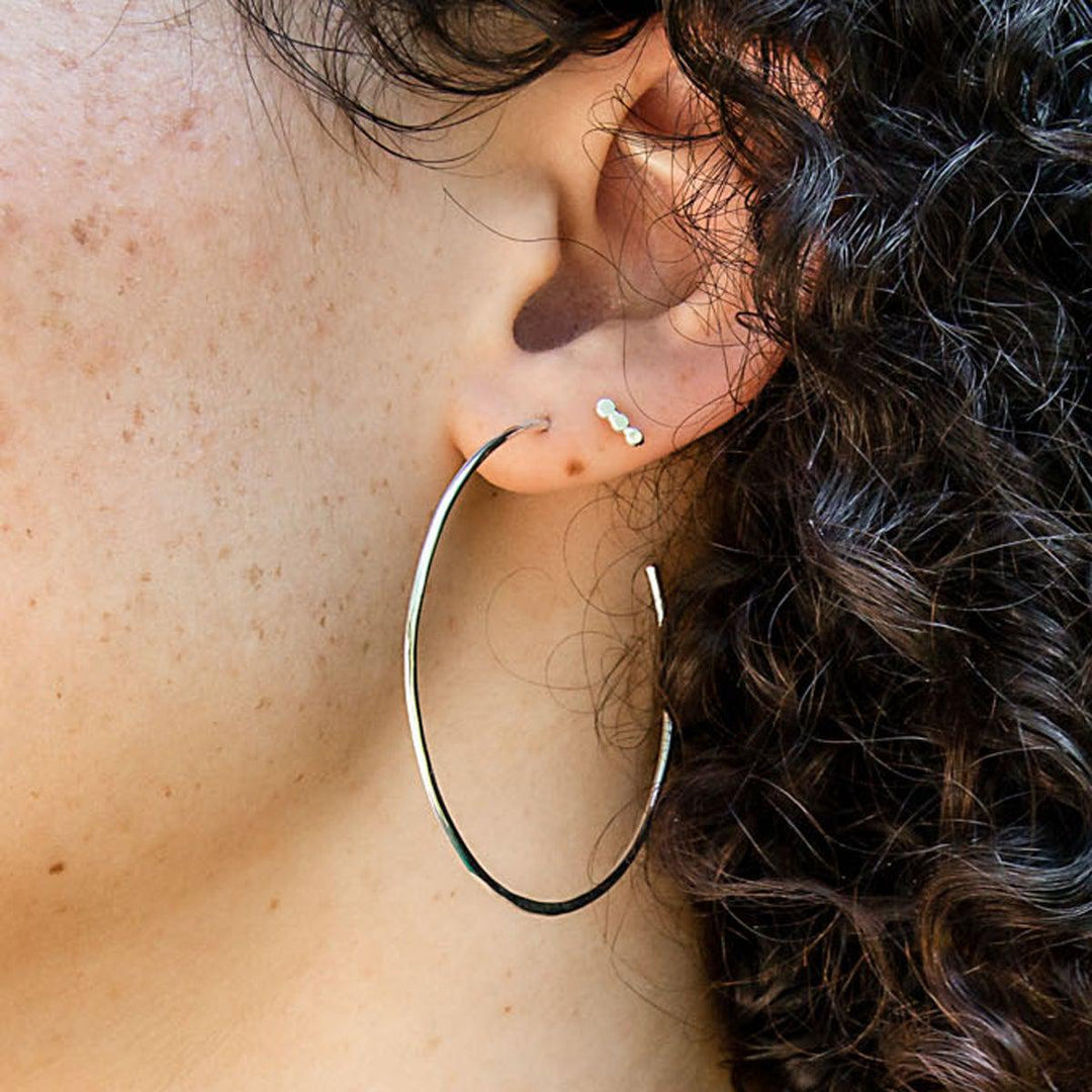 ◇HYERES LOR◇ Aceh Silver (C) Hoop Earrings HL5E3A557C9XXX Silver Hoop Earrings 20mm - Rebecca | Linjer Jewelry